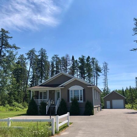Le Chalet De Claude, Au Pied Des Monts-Valin Saint-David-de-Falardeau Eksteriør bilde