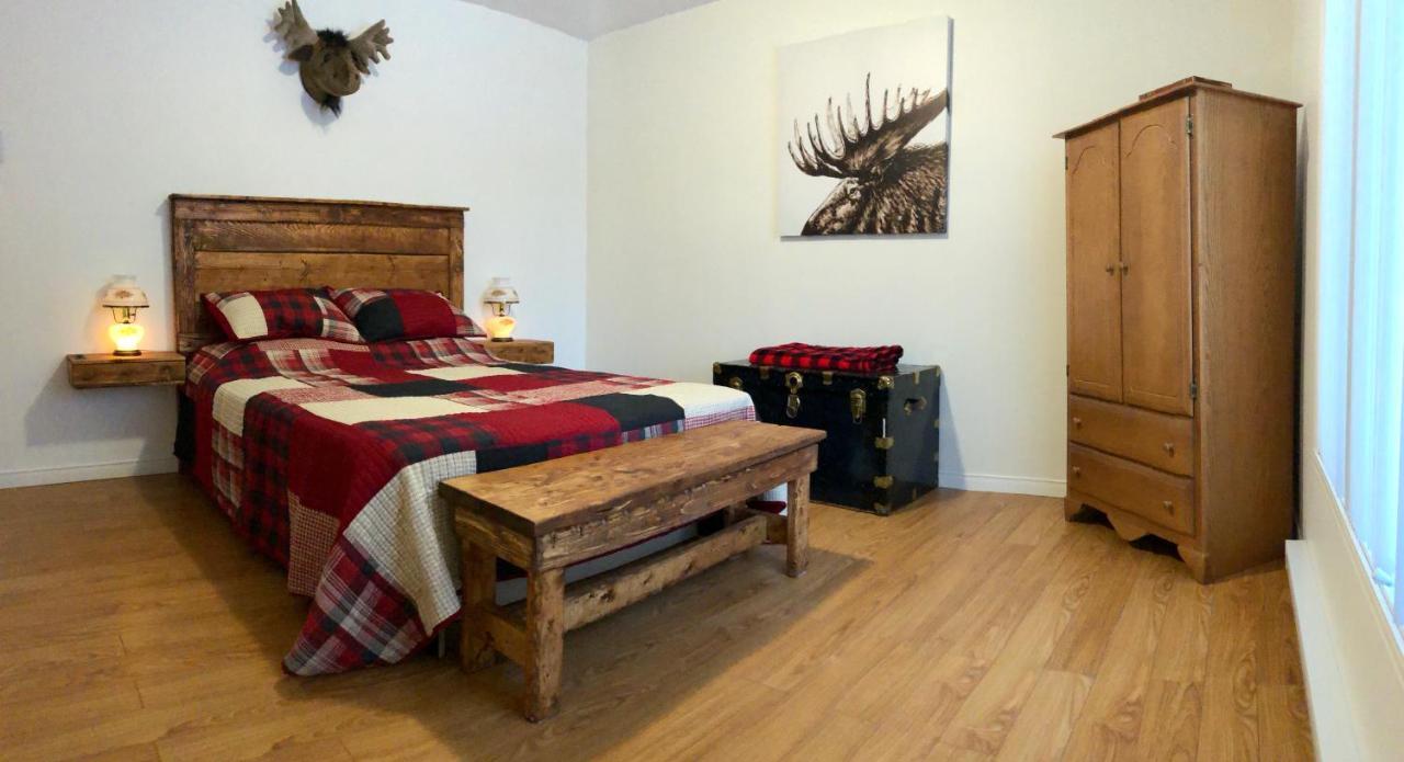 Le Chalet De Claude, Au Pied Des Monts-Valin Saint-David-de-Falardeau Eksteriør bilde